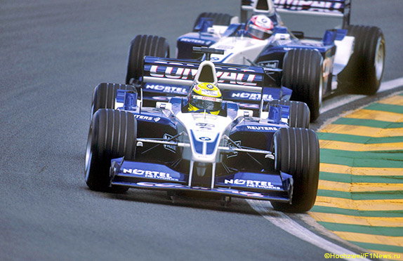 Пилоты Williams Хуан-Пабло Монтойя и Ральф Шумахер в Бразилии Пилоты Williams Хуан-Пабло Монтойя и Ральф Шумахер в Бразилии