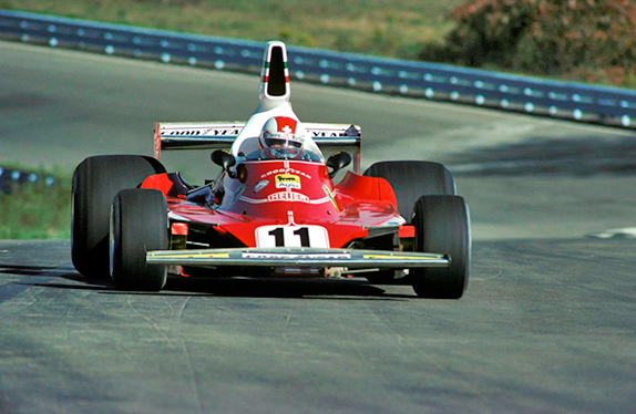 Клей Регаццони на Гран При США 1975 года. Фото Ferrari Клей Регаццони на Гран При США 1975 года. Фото Ferrari
