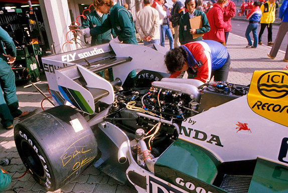 Турбомотор Honda на машине Williams на Гран При Нидерландов 1984 года Турбомотор Honda на машине Williams на Гран При Нидерландов 1984 года