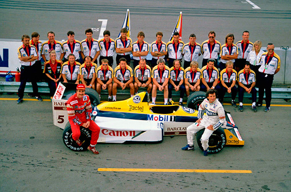 Прощальное фото команды Williams на Гран При Австралии 1988 года. Фото Williams Прощальное фото команды Williams на Гран При Австралии 1988 года. Фото Williams