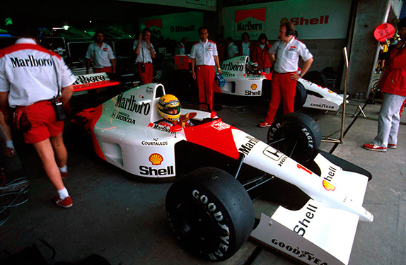 Боксы McLaren на Гран При Бразилии 1991 года. Фото McLaren Боксы McLaren на Гран При Бразилии 1991 года. Фото McLaren