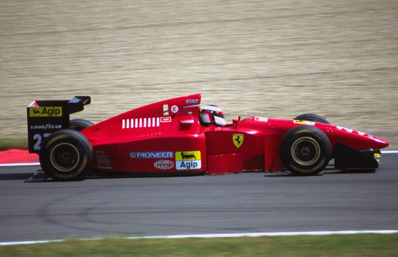 Жан Алези на Гран При Франции 1994 года. Фото Ferrari Жан Алези на Гран При Франции 1994 года. Фото Ferrari