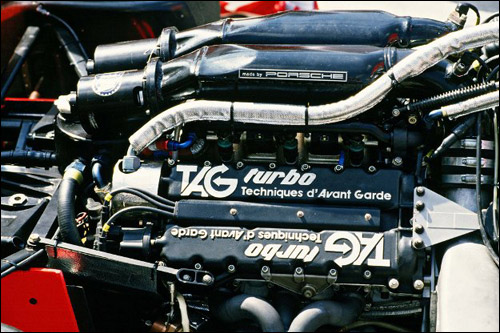 Моторы TAG на машинах McLaren с надписью Made by Porsche Моторы TAG на машинах McLaren с надписью Made by Porsche