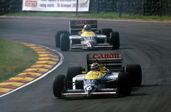 Пилоты Williams Нельсон Пике и Найджел Мэнселл на Гран При Великобритании 1986 года Пилоты Williams Нельсон Пике и Найджел Мэнселл на Гран При Великобритании 1986 года