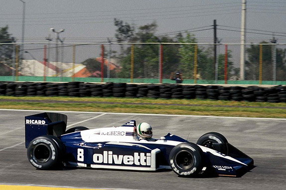 Андреа де Чезарис на Brabham в Мексике Андреа де Чезарис на Brabham в Мексике