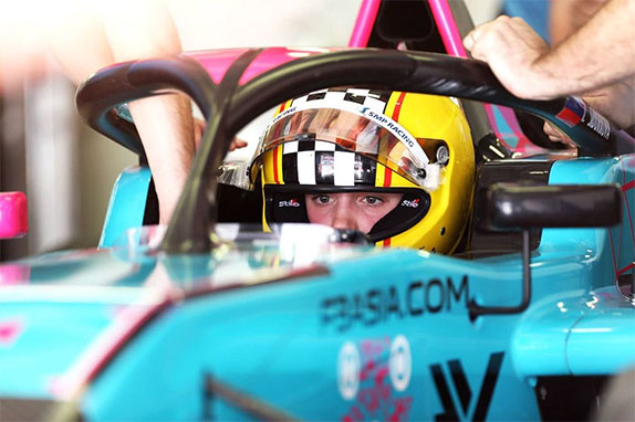 Ирина Сидоркова на первом этапе F3 Asia в Дубае, фото FormulaK Ирина Сидоркова на первом этапе F3 Asia в Дубае, фото FormulaK