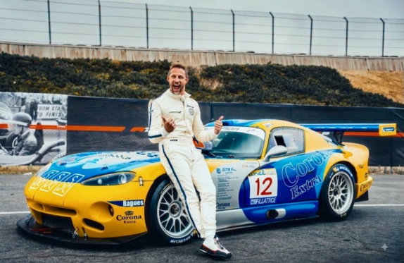 Дженсон Баттон и его исторический Chrysler Viper GTS-R, фото из социальных сетей Дженсон Баттон и его исторический Chrysler Viper GTS-R, фото из социальных сетей