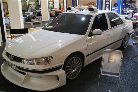 Один из Peugeot 406, принимавших участие в съемках фильма "Такси" Один из Peugeot 406, принимавших участие в съемках фильма "Такси"
