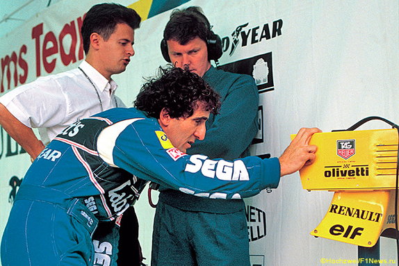Ален Прост в боксах Williams в 1993 году Ален Прост в боксах Williams в 1993 году