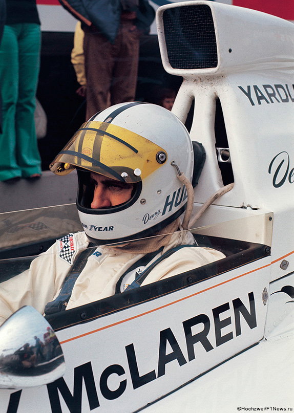 Денни Халм на McLaren M23 Денни Халм на McLaren M23