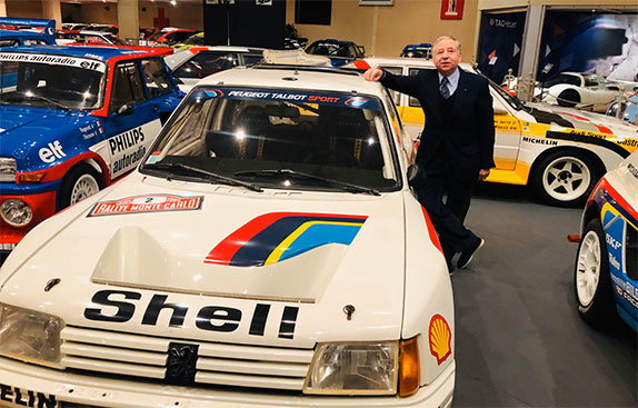 Жан Тодт у раллийного автомобиля Peugeot 205 Turbo 16, созданного под его руководтством Жан Тодт у раллийного автомобиля Peugeot 205 Turbo 16, созданного под его руководтством