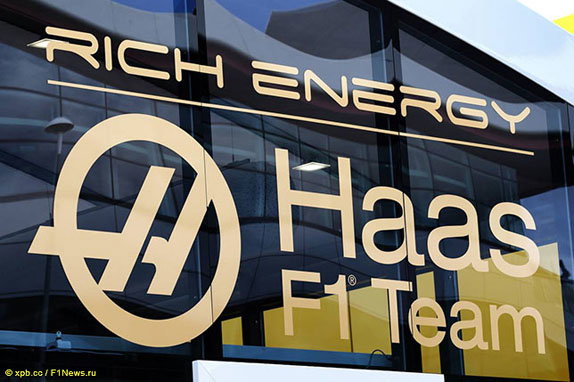 Логотип Haas