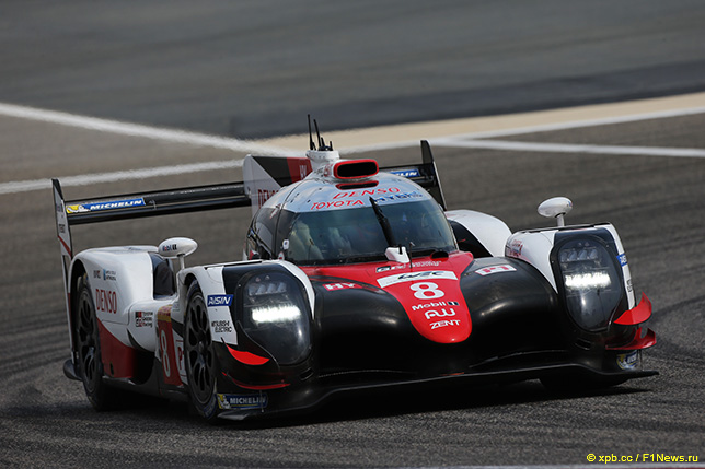 Машина Toyota класса LMP1 на тестах в Абу-Даби
