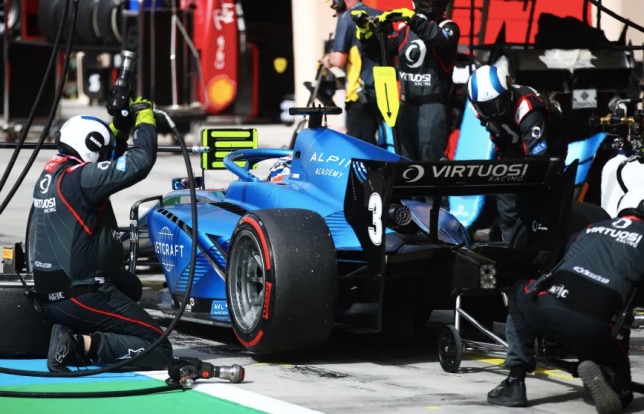 Машина Джека Дуэна в боксах команды Virtuosi Racing, фото пресс-службы Формулы 2