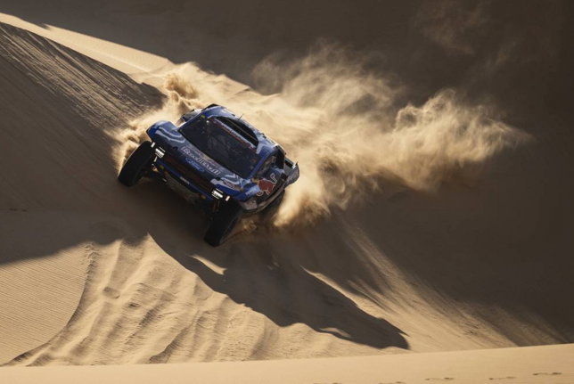 Нани Рома штурмует дюны на своём Ford Raptor, фото пресс-службы Дакара