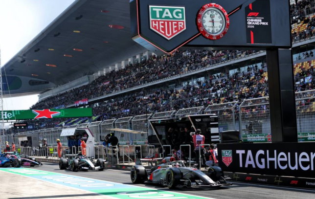 Машина Audi R26 на пит-лейн автодрома в Шанхае, фото XPB