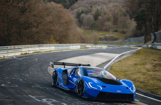 Ford GT Mk IV во время рекордного заезда на Нюрбургринге, фото Ford