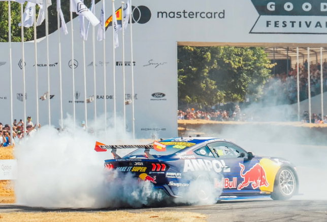 Ford Mustang серии Supercars на фестивае в Гудвуде