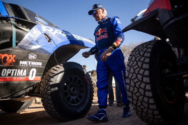Карлос Сайнс-старший и его Ford Raptor, фото Red Bull