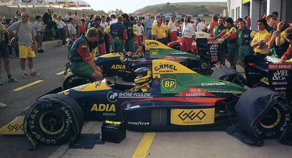 Пилоты Larrousse Микеле Альборето и Филипп Альо на Гран При Испании 1989 года
