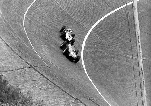 Гран При Германии 1959-го года: Тони Брукс (Ferrari, №5) и Грегори Мастен (Coopre, №3)
