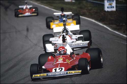 Ники Лауда (Ferrari) и Джеймс Хант (Hesketh-Ford)