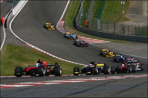 Роман Грожан лидирует в гонка AutoGP в Спа