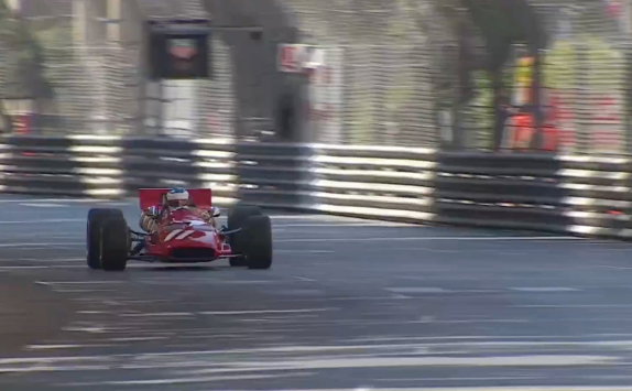Жан Алези за рулём исторической Ferrari 312/69, стоп-кадр из видео Автоклуба Монако