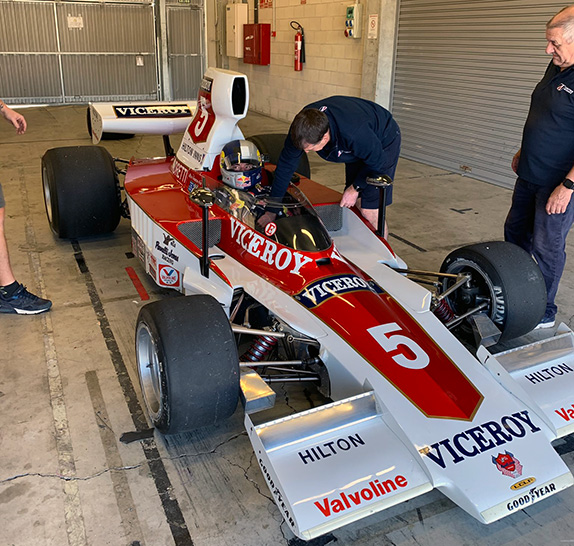 Карлос Сайнс-старший за рулём Lola T332