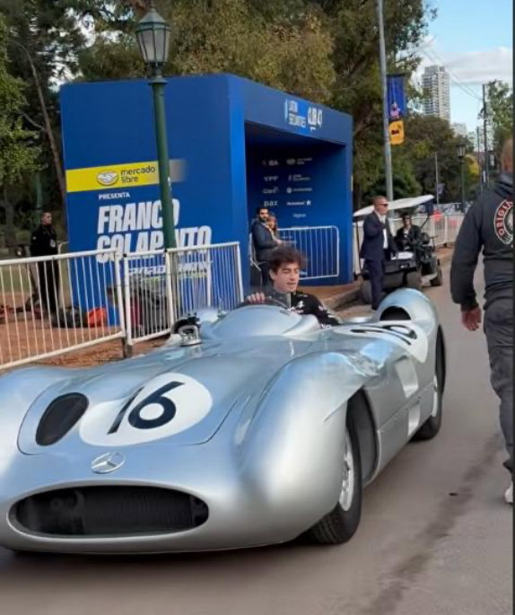 Франко Колапинто за рулём реплики Mercedes W196 – фото из социальных сетей