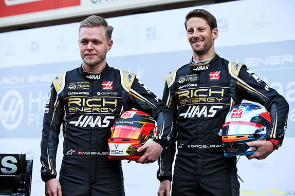 Кевин Магнуссен и Роман Грожан на презентации Haas VF-19