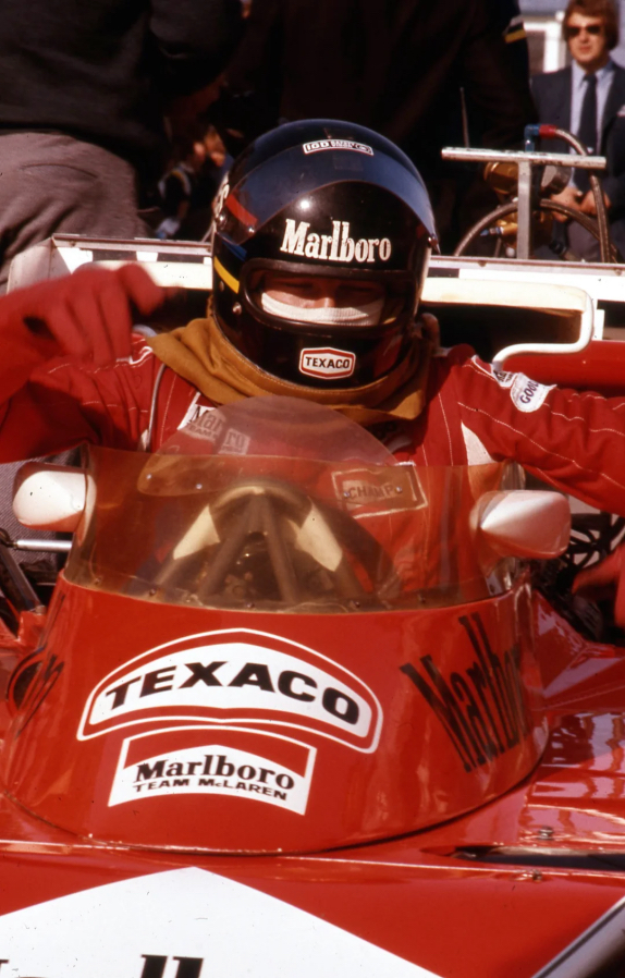 Джеймс Хант за рулём McLaren, 1976 год