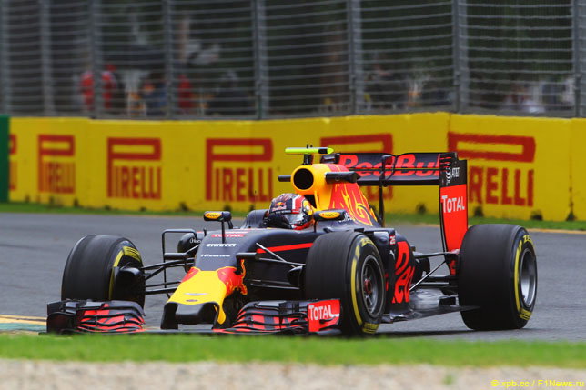 Даниил Квят за рулём Red Bull Racing в Мельбурне, 2016 год