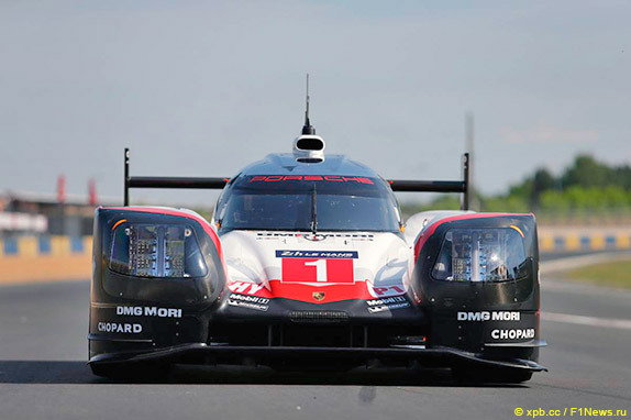 Машина Porsche 919 Hybrid 2017 года