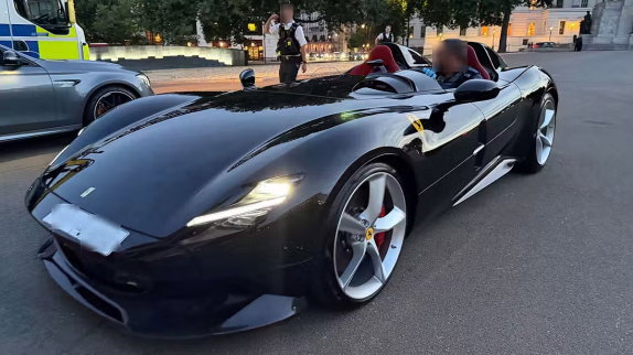 Ferrari Monza SP2, арестованной в столице Великобритании, фото пресс-службы полиции Лондона