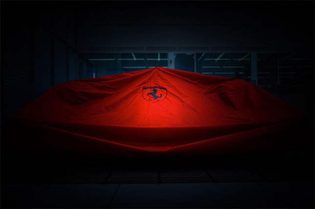 Подготовка к презентации машины (фото пресс-службы Ferrari)