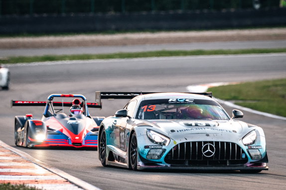 Mercedes команды Capital RT на трассе REC