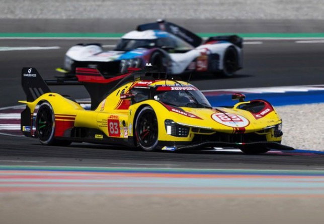 Ferrari 499P команды AF Corse на трассе в Бахрейне, фото пресс-службы команды