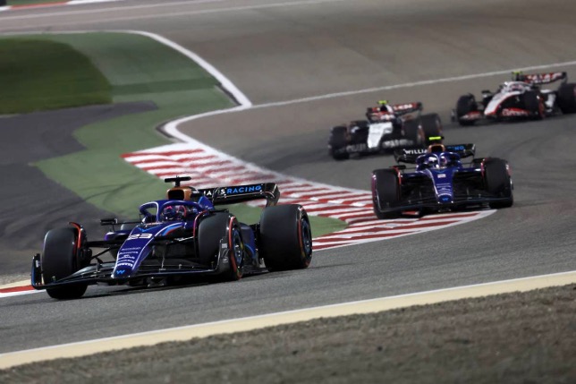 Гонщики Williams на дистанции Гран При Бахрейна, фото XPB