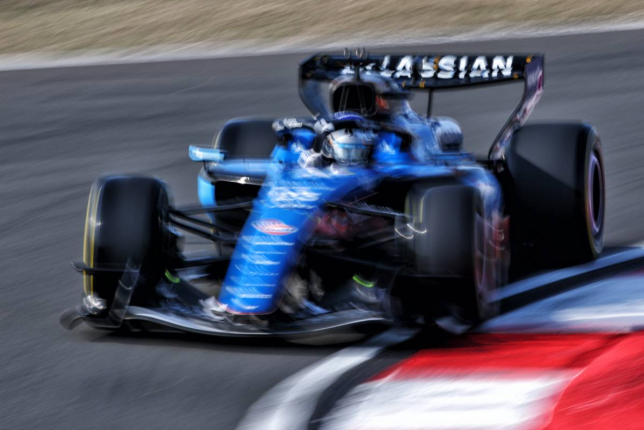 Алекс Элбон за рулём Williams FW48 на трассе в Шанхае, фото XPB