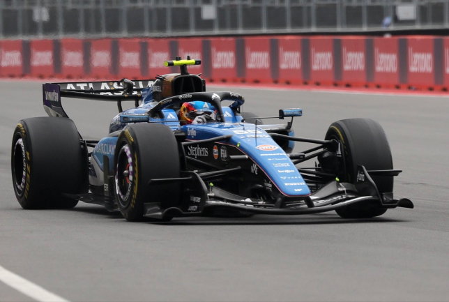 Карлос Сайнс за рулём FW48 на трассе в Монреале, фото пресс-службы Williams