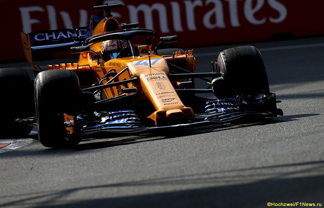 Ландо Норрис за рулём McLaren на тренировках в Мехико