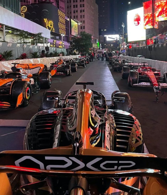 Нью-Йоркская премьера фильма F1 была обставлена по-настоящему масштабно, фото из социальных сетей