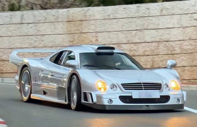 Фернандо Алонсо на улицах Монако за рулём уникального гиперкара Mercedes, фото из социальных сетей