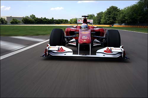 Фернандо Алонсо за рулем Ferrari F10