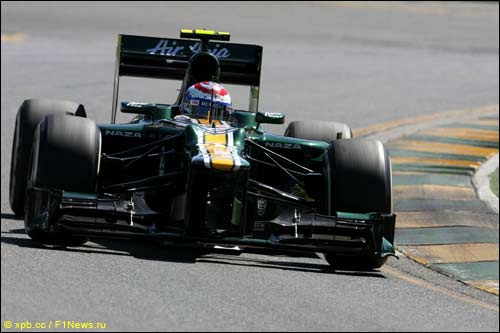 Виталий Петров за рулем Caterham