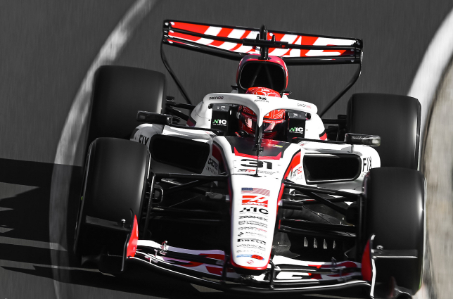 Эстебан Окон за рулём Haas VF-26, фото пресс-службы команды