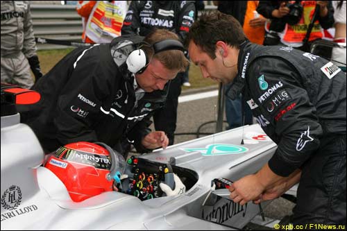 Mercedes MGP W01