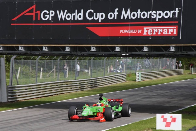 Эпизод британского этапа серии A1GP, 2009 год, фото XPB