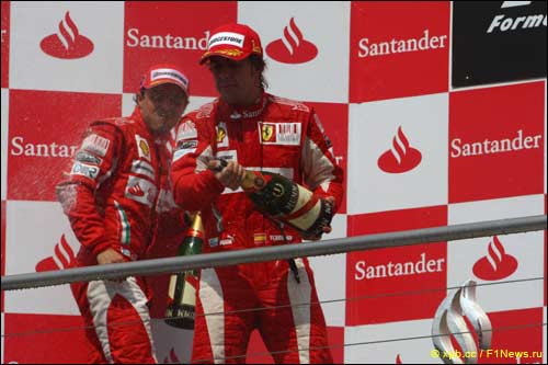 Пилоты Ferrari на призовом подиуме Хоккенхаймринга